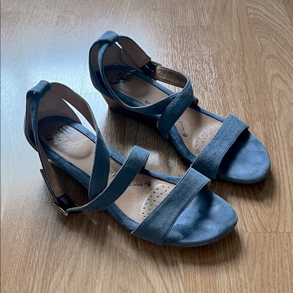 Söfft blie sandals